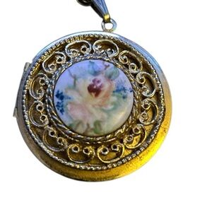 Vintage 1970s Victorian Cameo Ornate Locket Pendant, Gold Filigree Floral Design